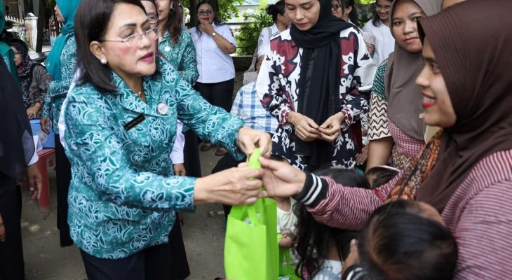 Kunjungi Posyandu di Kelurahan Bantan dan Sipinggol-pinggol, Ny Liswati Ajak Perempuan IVA Test
