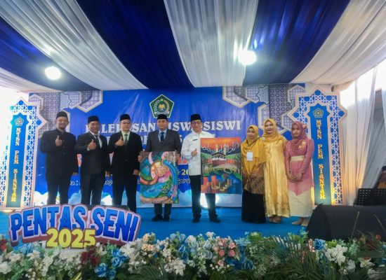 Wesly Diwakili Zainal Siahaan Hadiri Pelepasan 349 Siswa MTsN Pematangsiantar