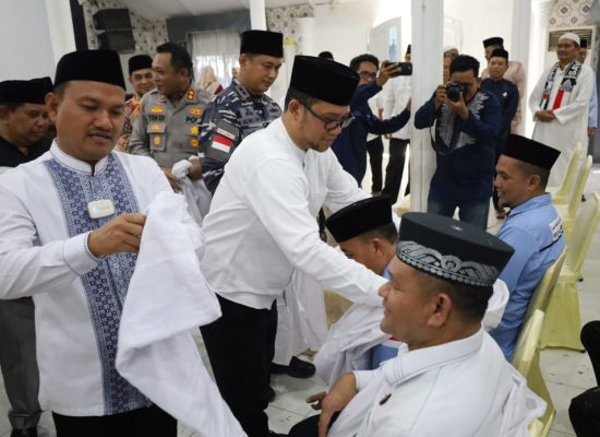 Wali Kota Bersama Forkopimda Tepung Tawari 117 Jamaah Calon Haji Kota Tanjungbalai