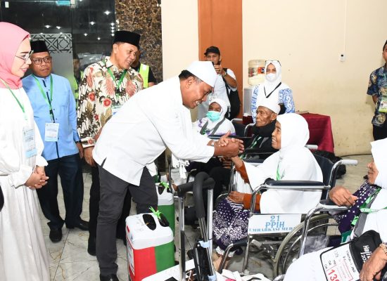 Wabup Deli Serdang Lom Lom Suwondo Lepas Keberangkatan 354 Jemaah Calon Haji Kloter 4 ke Tanah Suci
