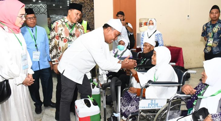 Wabup Deli Serdang Lom Lom Suwondo Lepas Keberangkatan 354 Jemaah Calon Haji Kloter 4 ke Tanah Suci