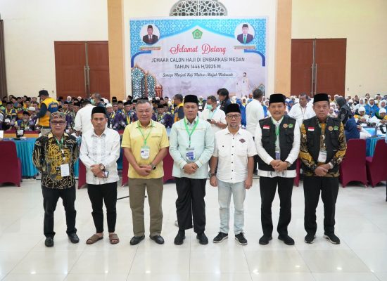 Bupati Beri Tali Asih Untuk 178 Jemaah Calhaj Tapsel