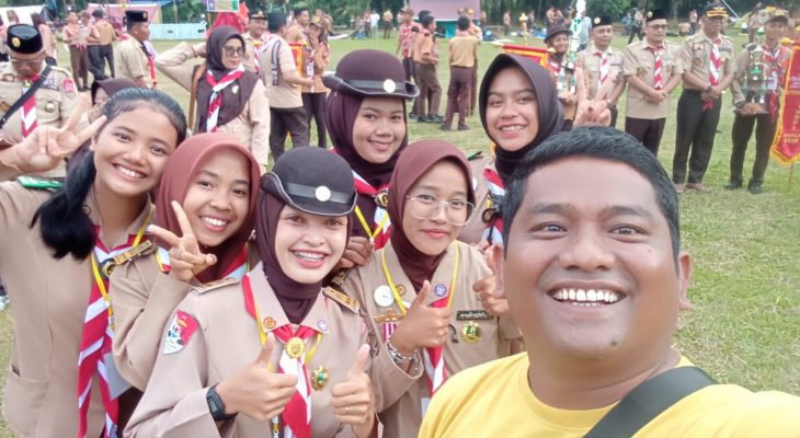 Ketua Karang Taruna Ikut Serta Serahkan Hadiah Lomba Tingkat III Pramuka