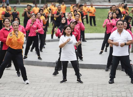 Sambut Hari Bhayangkara, Wesly dan Ny Liswati Olahraga Bersama Polres Pematangsiantar