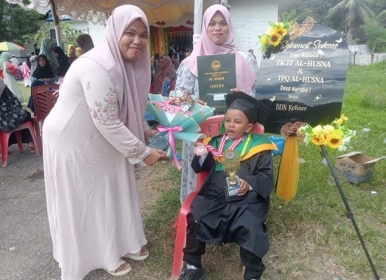 Tangis Haru Bahagia : ibu, Gulsan Ras Azzam Wisuda TK -IT (Islam Terpadu ) dan TPQ Al- Husna