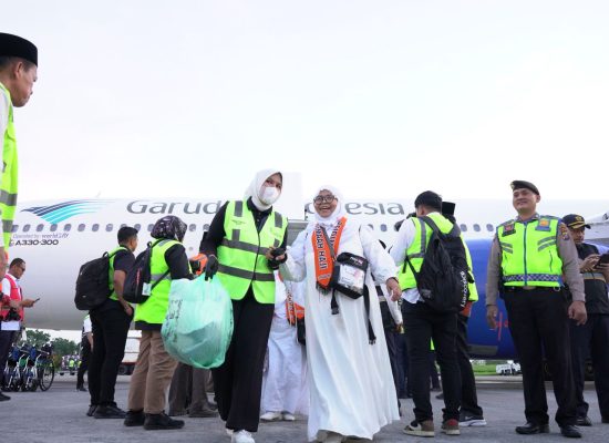 Jemaah Haji Kloter 1 Asal Padangsidimpuan Tiba di Tanah Air