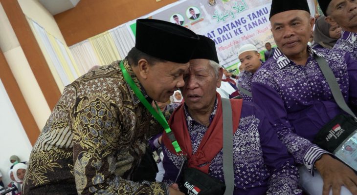Ketua PPIH dan Wabup Madina Sambut Kedatangan Jemaah Haji Kloter 5 Debarkasi Medan