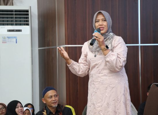 Herlina Hadiri Majelis Tauhid PPALC-YAI, Serahkan Santunan kepada Jamaah Lansia
