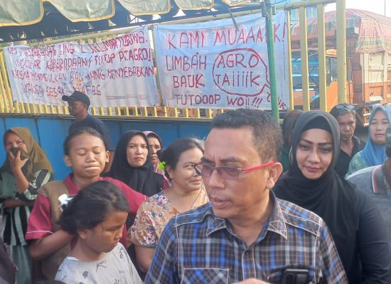 Kesal Puluhan Tahun Hirup Polusi Limbah Bau Busuk, Warga Gereduk PT AJP