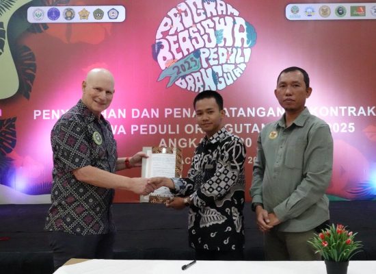 Terima Beasiswa, Gen Z Pimpin Konservasi Orangutan