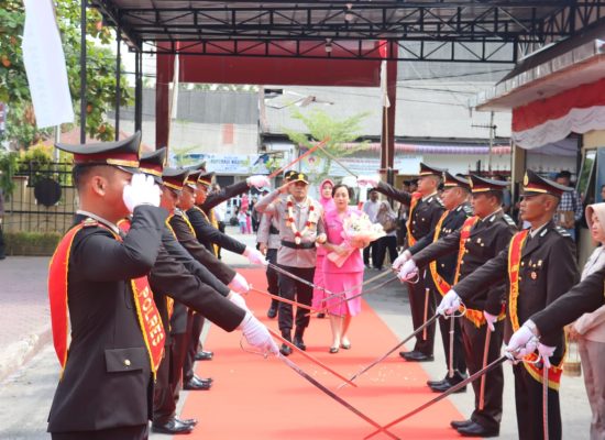 Berjalan Penuh Haru, Polres Tanjungbalai Gelar Tradisi Welcome dan Farewell Parade Kapolres