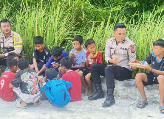 Sosok Humanis Bhabinkamtibmas Tanjung Beringin Duduk Bersama Dekati Warga