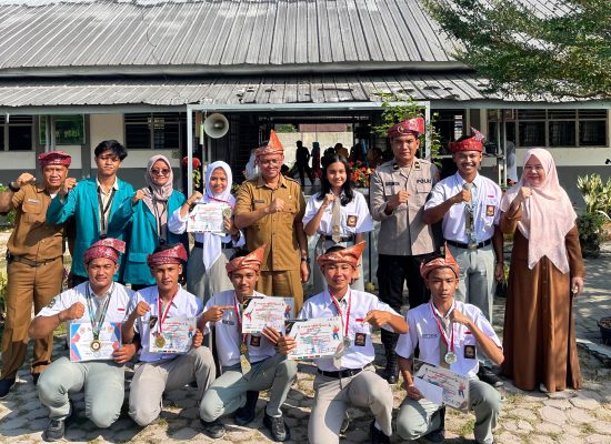 Kolaborasi Polri dan Mahasiswa KKN Unimed Warnai Upacara di SMA Negeri 1 Tanjung Beringin Sergai