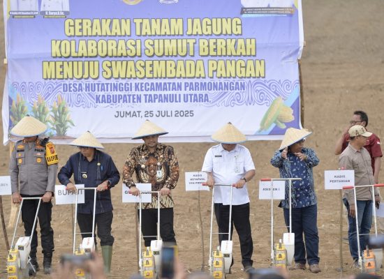 Dengarkan Keluhan Petani Taput,  Gubernur Bobby Nasution Beri Solusi dan Respons Cepat