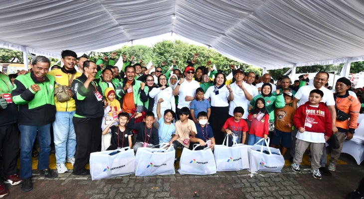 Pertamina Salurkan 1000 Seragam dan Peralatan Sekolah Untuk Para Anak Ojek