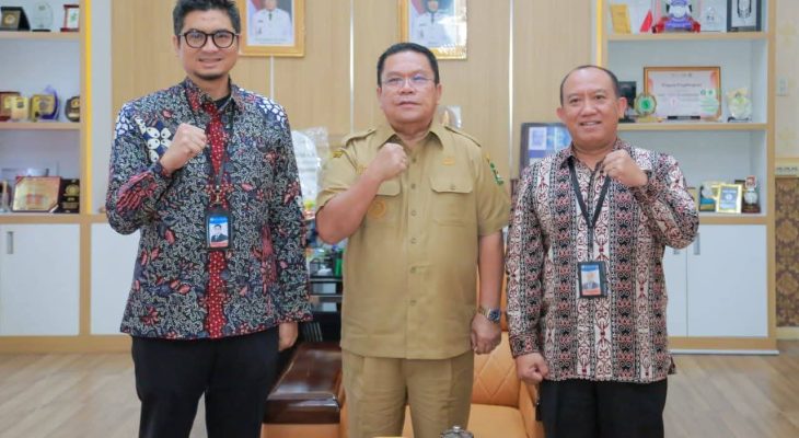 Wesly Berkenalan dengan Kepala Perwakilan BI Pematangsiantar Ahmadi Rahman, Muqorobin Mohon Pamit