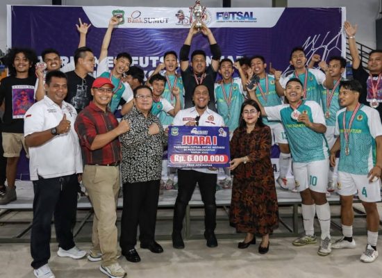 Turnamen Futsal Antar Instansi Resmi Ditutup, Wali Kota Wesly Silalahi Serahkan Medali dan Piala