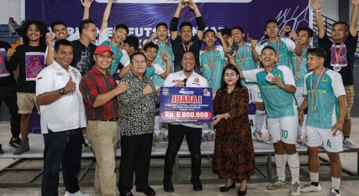 Turnamen Futsal Antar Instansi Resmi Ditutup, Wali Kota Wesly Silalahi Serahkan Medali dan Piala