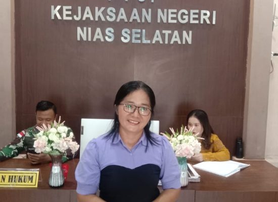 Datangi Gedung Jaksa, Rimani Hondro Guru P3K Nisel Terangkan Kebenaran Kasus Pungli Dacil 30%