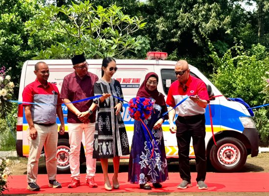 JNE dan TIKI Salurkan Bantuan Ambulans dan Mobil Jenazah Lewat Program CSR “Berbagi untuk Kemanusiaan”