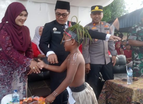 Sambut HUT RI Ke-80, Lautan Manusia Saksikan Karnaval Di Kecamatan Siabu