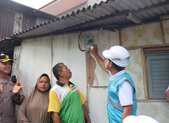 Kado HUT RI ke-80, 95 Keluarga di Sumatera Utara Kini Miliki Akses Listrik Sendiri