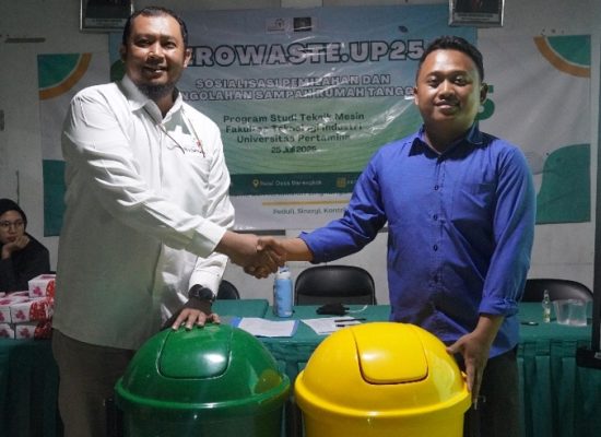 Olah Sampah Mandiri, UPER Hadirkan Komposter Putar di Desa Barengkok