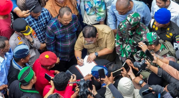 Wesly Bersama Forkopimda Temui Massa Unjuk Rasa dan Tandatangani Nota Kesepakatan