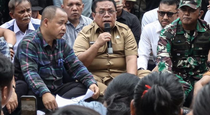 Wesly Bersama Forkopimda Duduk Bersama Pengunjuk Rasa di Depan Gedung DPRD Pematangsiantar