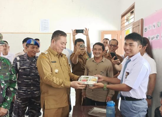 Bupati Nias Selatan Launcing Makanan Gizi Gratis di SMK Swasta BNKP Teluk Dalam.