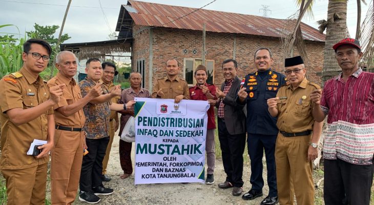 Wali Kota Tanjungbalai Serahkan 518 Paket Sembako untuk Lansia di Enam Kecamatan