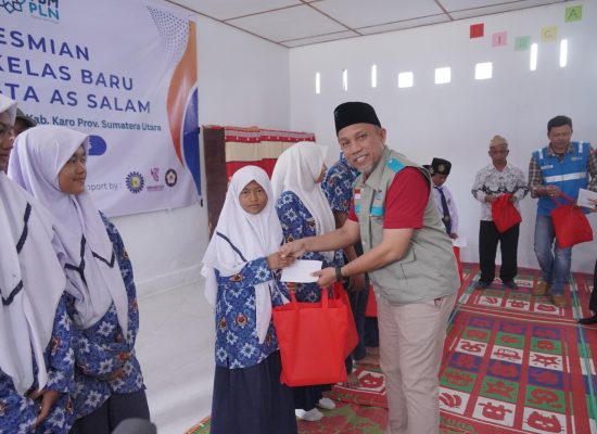 YBM PLN UID Sumut Salurkan Bantuan Fasilitas Ruang Belajar untuk MTs Swasta As Salam di Lau Baleng