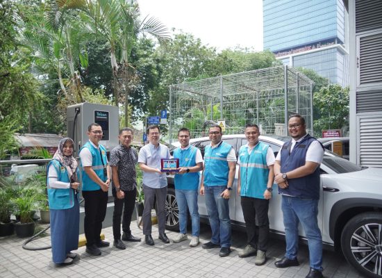 Momentum Hari Pelanggan Nasional, GM PLN UID Sumut Sambangi SPKLU Cambridge Hotel Medan