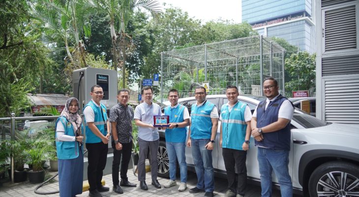 Momentum Hari Pelanggan Nasional, GM PLN UID Sumut Sambangi SPKLU Cambridge Hotel Medan