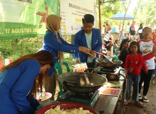 Mahasiswa UPER Diversifikasi Olahan Singkong, Dongkrak Ekonomi Desa Barengkok