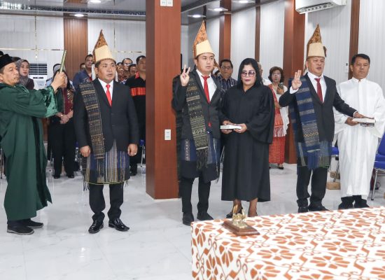 Wesly Angkat dan Serahkan SK kepada Tiga Dewas PDAM Tirta Uli: Fidelis, Dedy, dan Ilal