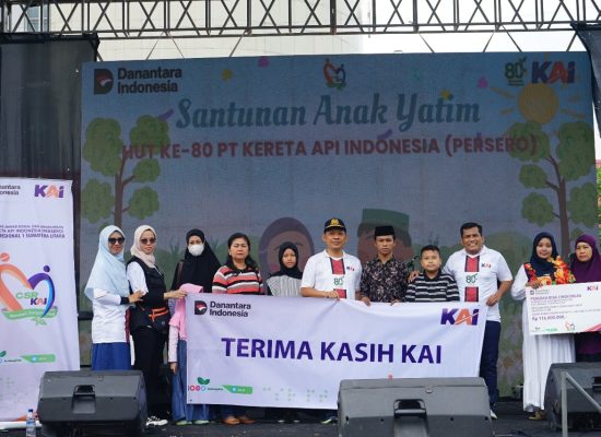 Rayakan HUT ke-80, KAI Sumut Serahkan 8 Ton Beras ke Panti Asuhan di Medan