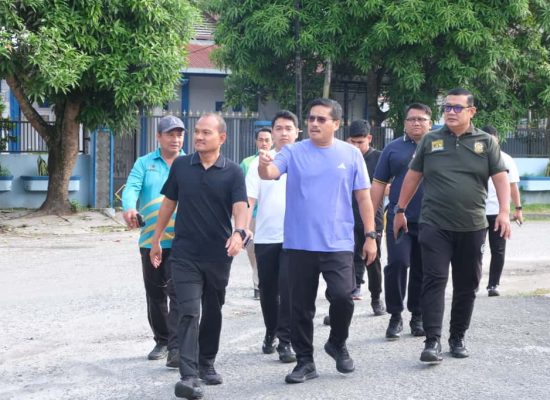 Wali Kota Mahyaruddin Salim Jalan Sehat Bersama Sekdaprovsu Keliling Pusat Kota Tanjungbalai