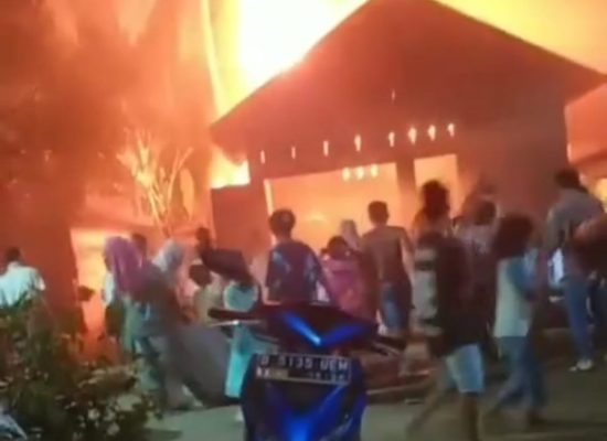 Kebakaran Hebat Hanguskan Rumah dan Gudang di Muara Batang Angkola, Kerugian Capai Rp 100 Juta