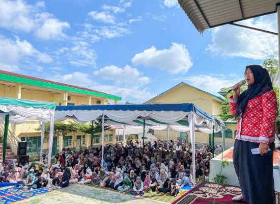 Herlina Hadiri Maulid Nabi Muhammad di Perguruan Taman Siswa Pematangsiantar