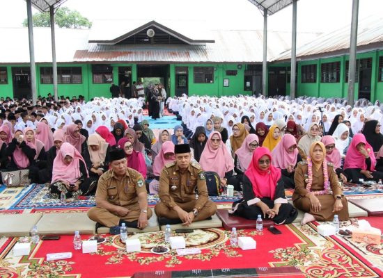 Wesly Diwakili Herlina Hadiri Peringatan Maulid Nabi Muhammad SAW di MTsN Pematangsiantar