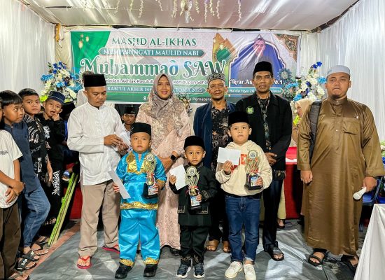 Meski Hujan Deras, Herlina Tetap Hadiri Peringatan Maulid Nabi Muhammad SAW di Masjid Al Ikhlas Siantar Martoba