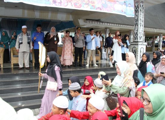 Ny Liswati Wesly Silalahi Lepas Pawai Ta’aruf FASI ke XIII BKPRMI Kota Pematangsiantar