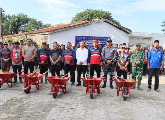 Dalam Rangka HUT ke-80 TNI, Polres Tanjungbalai Bersama TNI Bersihkan Sungai