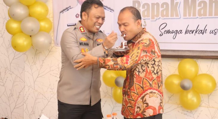Kapolres Tanjungbalai Berikan Surprise Ulang Tahun Walikota Tanjungbalai