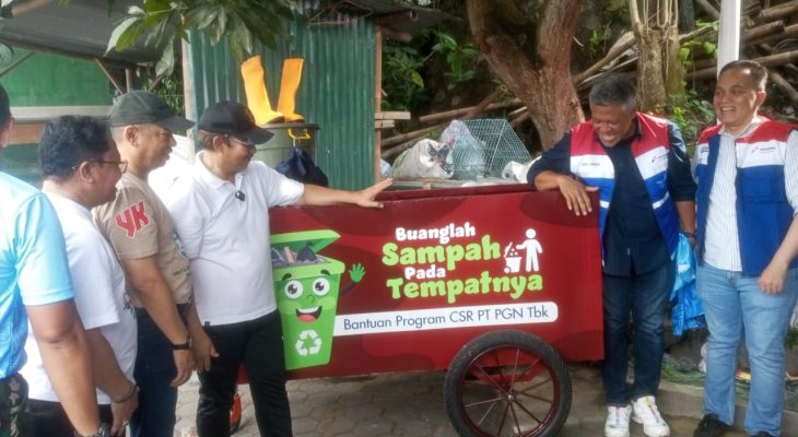 PGN Serahkan 50 Gerobak Sampah dan Satu Unit Insinerator untuk Dukung Pengelolaan Sampah Berkelanjutan