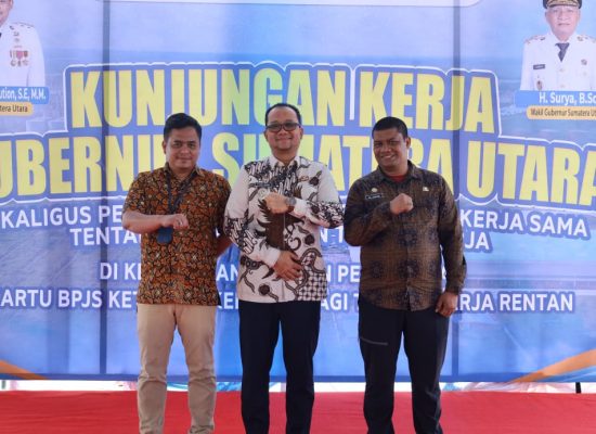 Wali Kota Tanjungbalai Terima 201 Kartu BPJS Ketenagakerjaan bagi Pekerja Rentan dari Gubsu