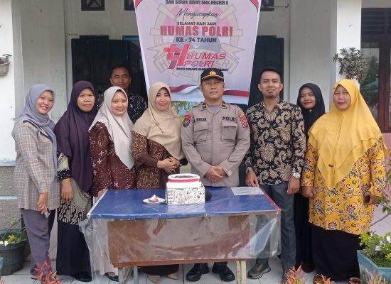Humas Polres Tanjungbalai Rayakan HUT ke-74  di SMK 5 Tanjungbalai
