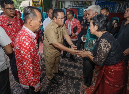 Wesly Kunjungi Keluarga Korban Kebakaran  di Jalan Ahmad Yani