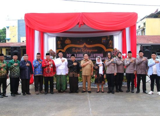 Safari Kebangsaan Kapolda Sumut di Polres Pematangsiantar, Wesly dan Ny Liswati Serahkan Tali Asih